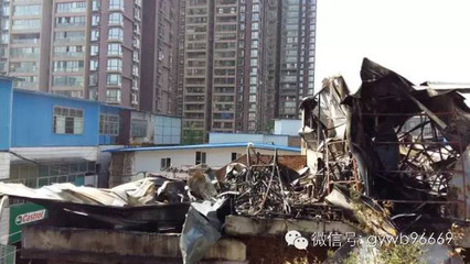 【突發】&ldquo;起火哦!&rdquo;今日凌晨零時50分許,貴陽南廠路居民樓頂活動板房發生火災